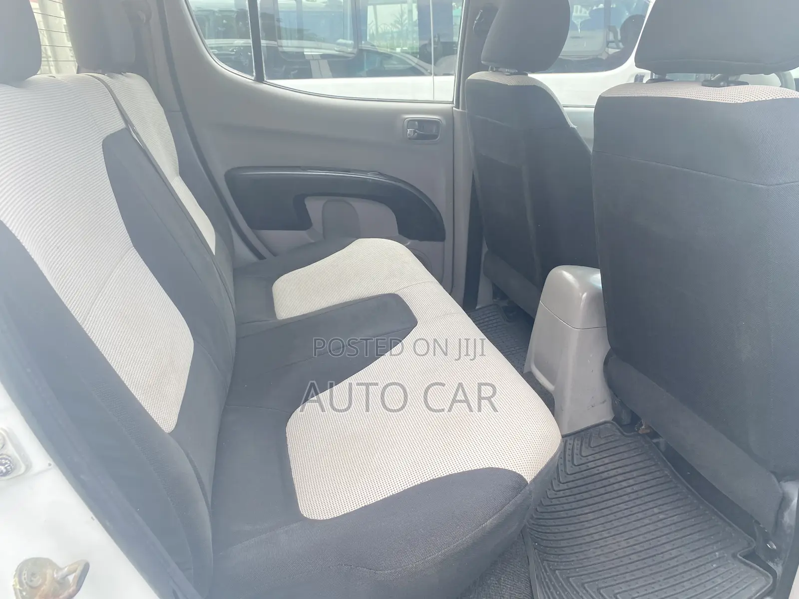 Mitsubishi L200 2013 White