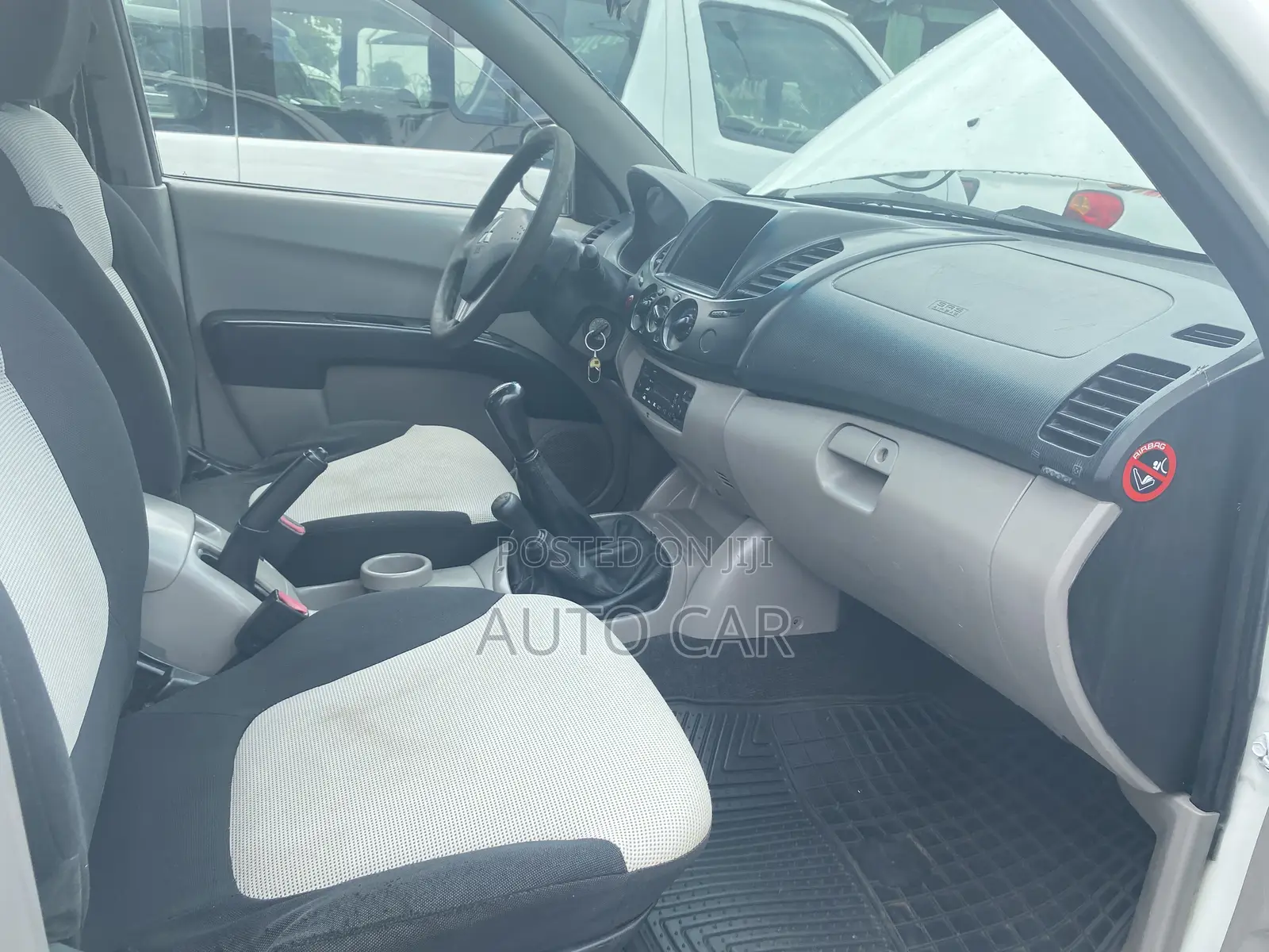 Mitsubishi L200 2013 White
