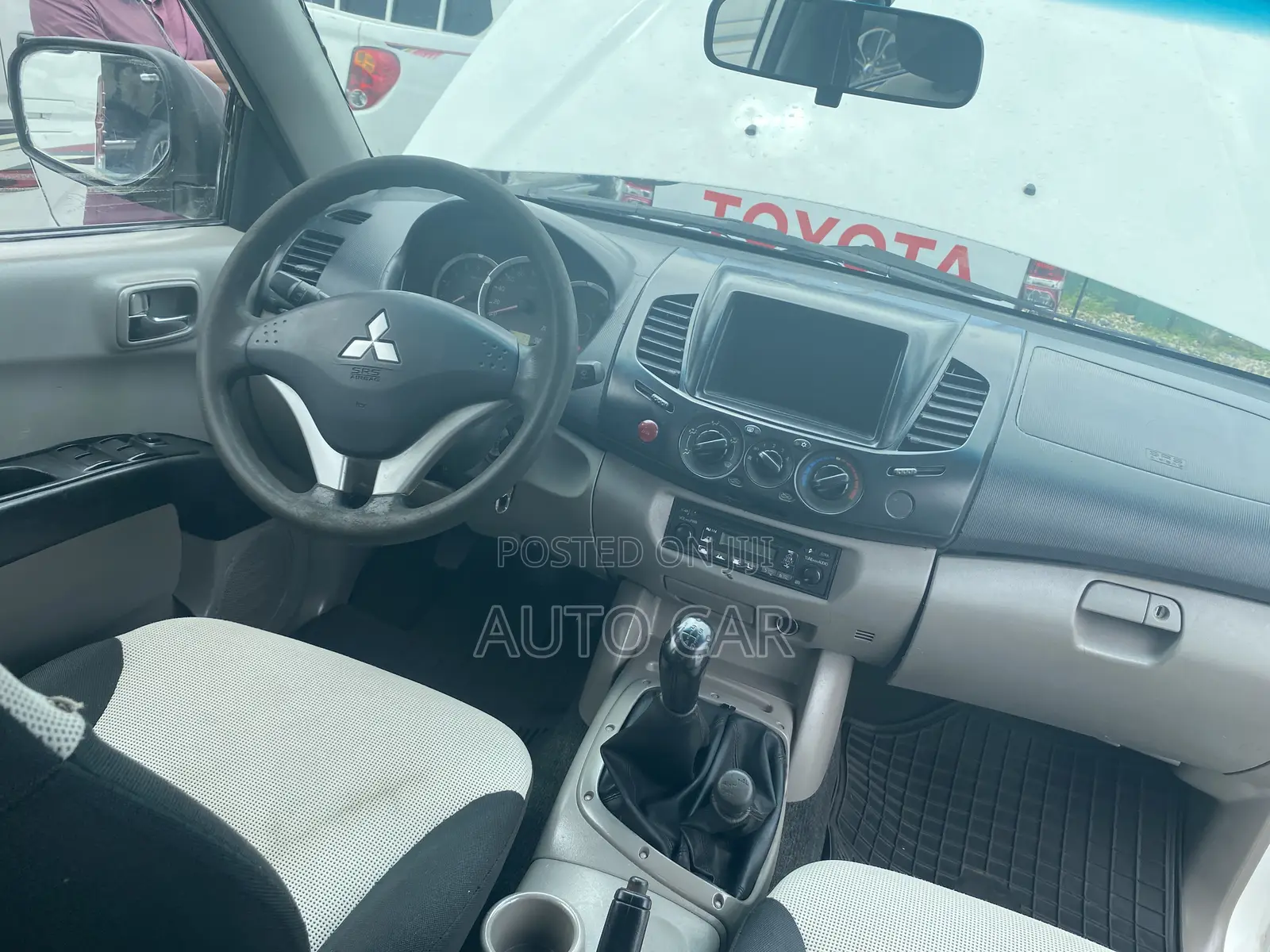 Mitsubishi L200 2013 White
