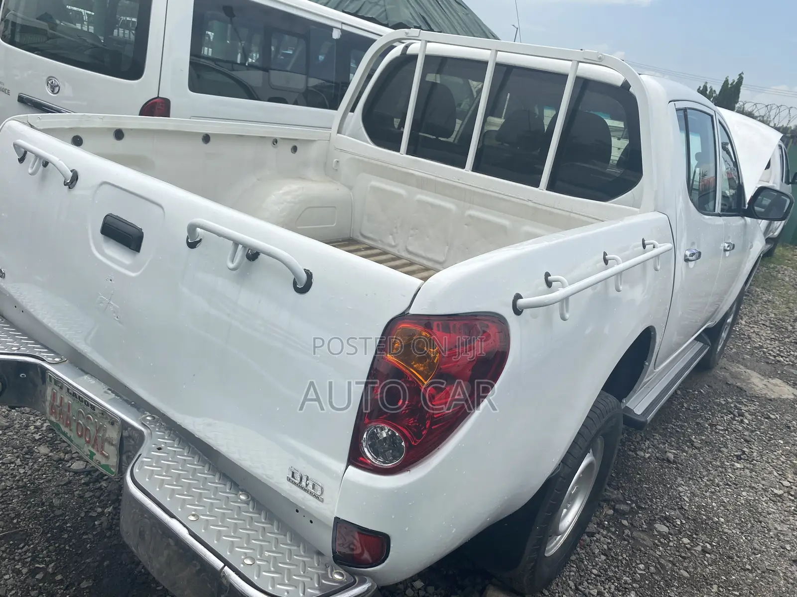 Mitsubishi L200 2013 White