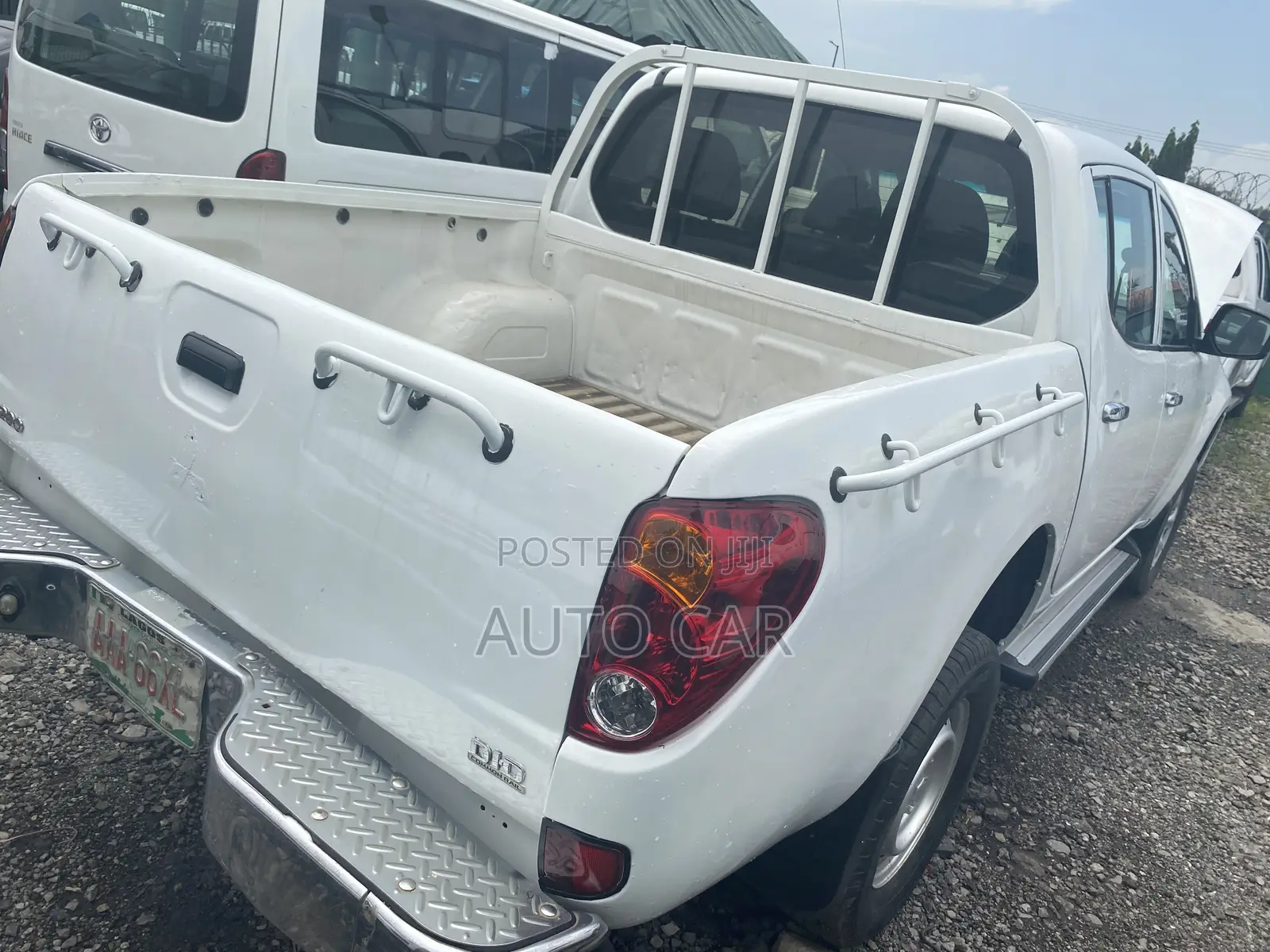 Mitsubishi L200 2013 White