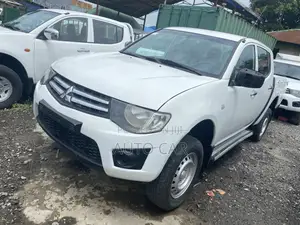 Mitsubishi L200 2013 White