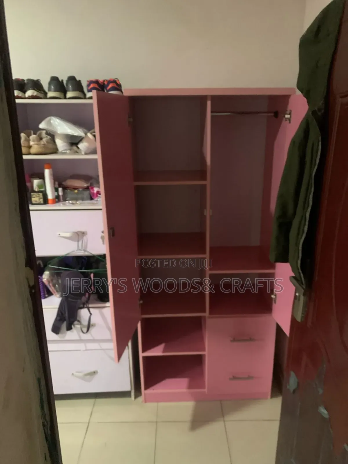 32 Inches Wardrobe