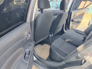 Nissan Versa 1.6 SV 2017 Gray