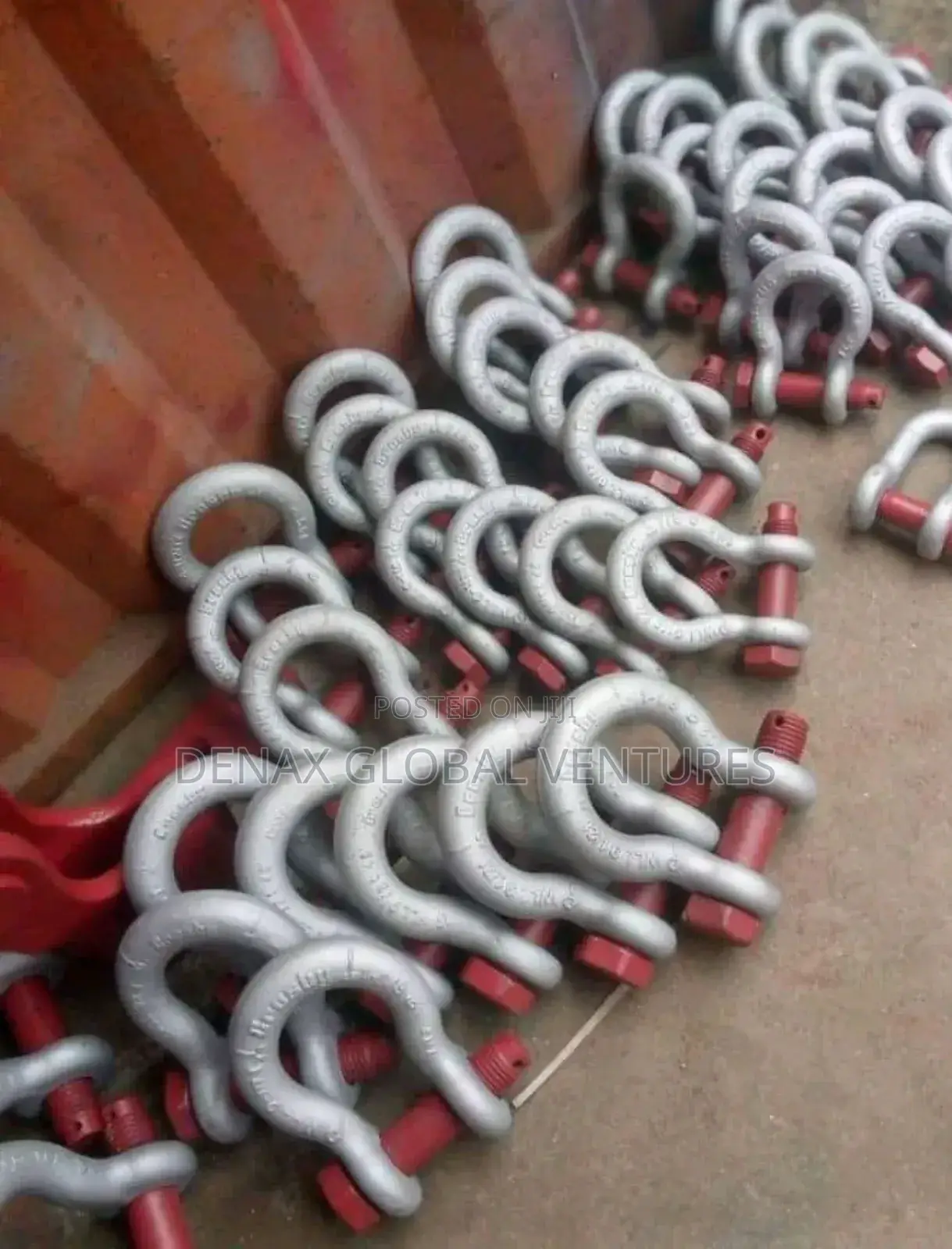Shackles Crosby (Different Sizes)