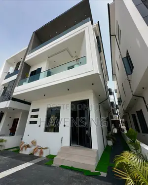 5bdrm Duplex in Chevron for sale