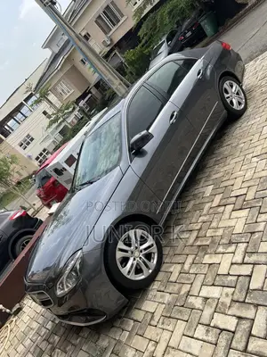 Photo - Mercedes-Benz E350 Base 4dr Sedan RWD (3.5L 6cyl 7A) 2012 Gray