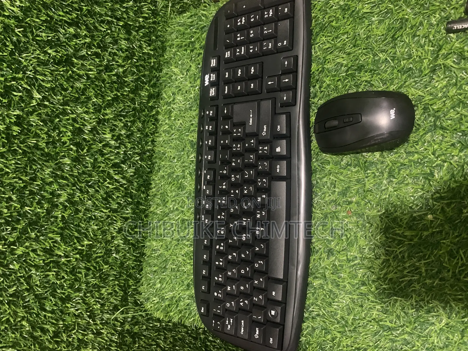 We Pack Sans Fil Wireless Keyboard and Mouse Combo
