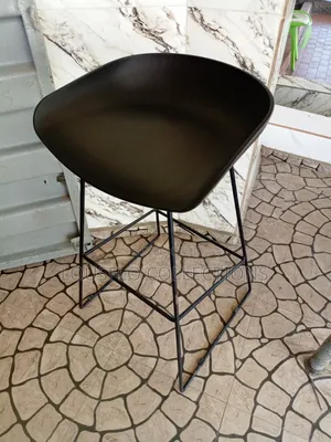 Photo - Quality Classic Plastic Sitting Stood With Iron Leg