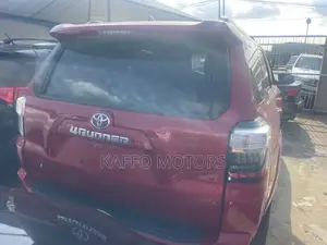 Toyota 4-Runner SR5 2021 Red
