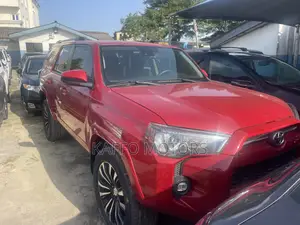 Toyota 4-Runner SR5 2021 Red