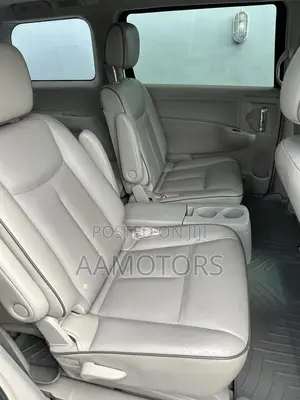 Nissan Quest SL 4dr Minivan (3.5L 6cyl CVT) 2014 Gray