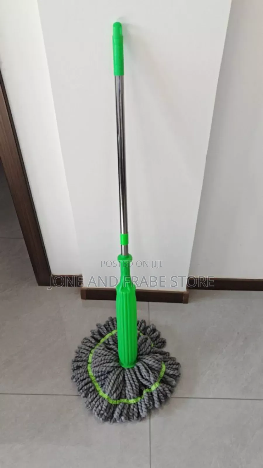 Self Twisting Mopping Stick
