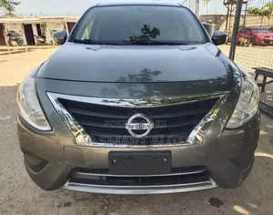 Nissan Versa 1.6 S+ 2017 Gray