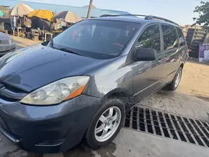 Toyota Sienna LE 2008 Gray