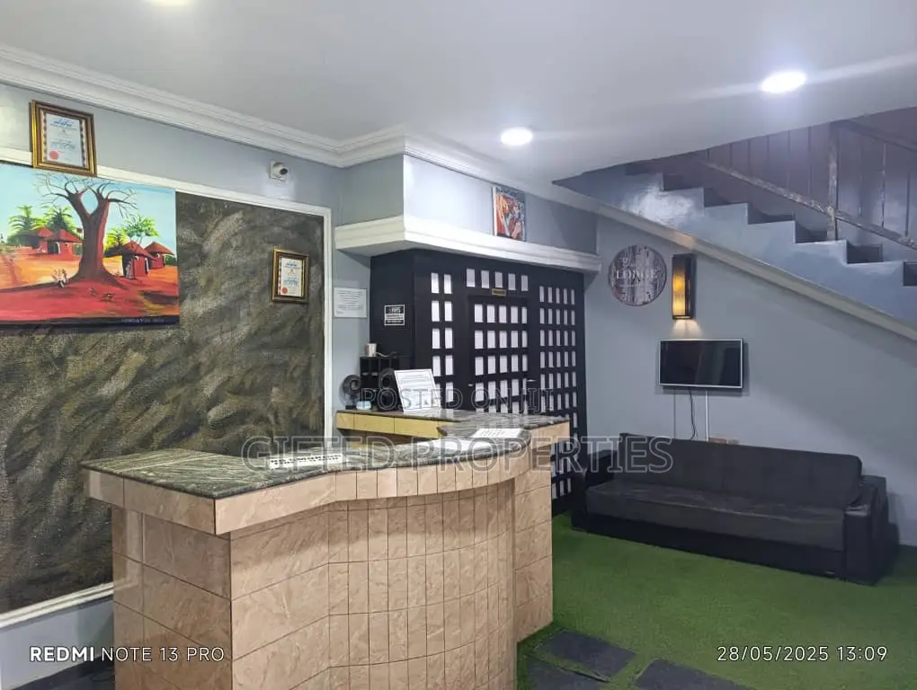 Functional 11room Hotel With Good Light in P/H