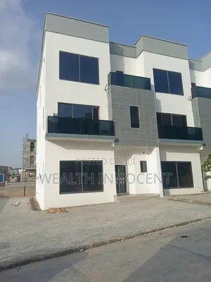5bdrm Duplex in Guzape District for sale