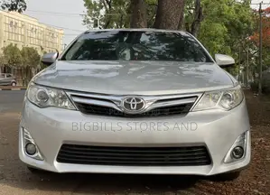 Photo - Toyota Camry XLE 4dr Sedan (2.5L 4cyl 6A) 2014 Silver