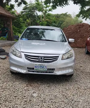 Photo - Honda Accord 2012 Silver