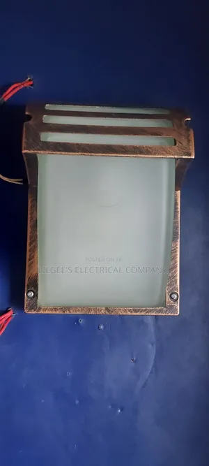 Cast Body Outdoor Light With Glass