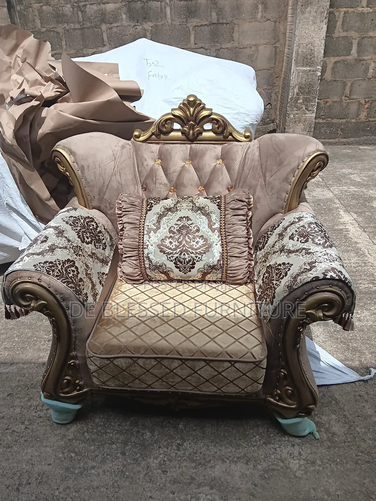 Royal Settees