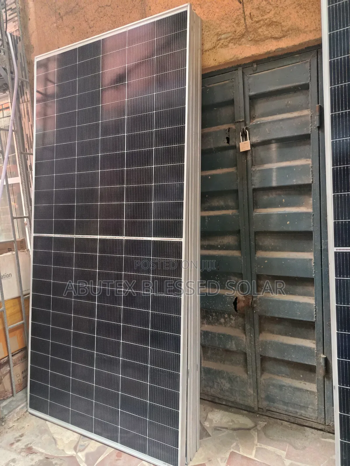 600watt Jinko Solar Panel Half Cut