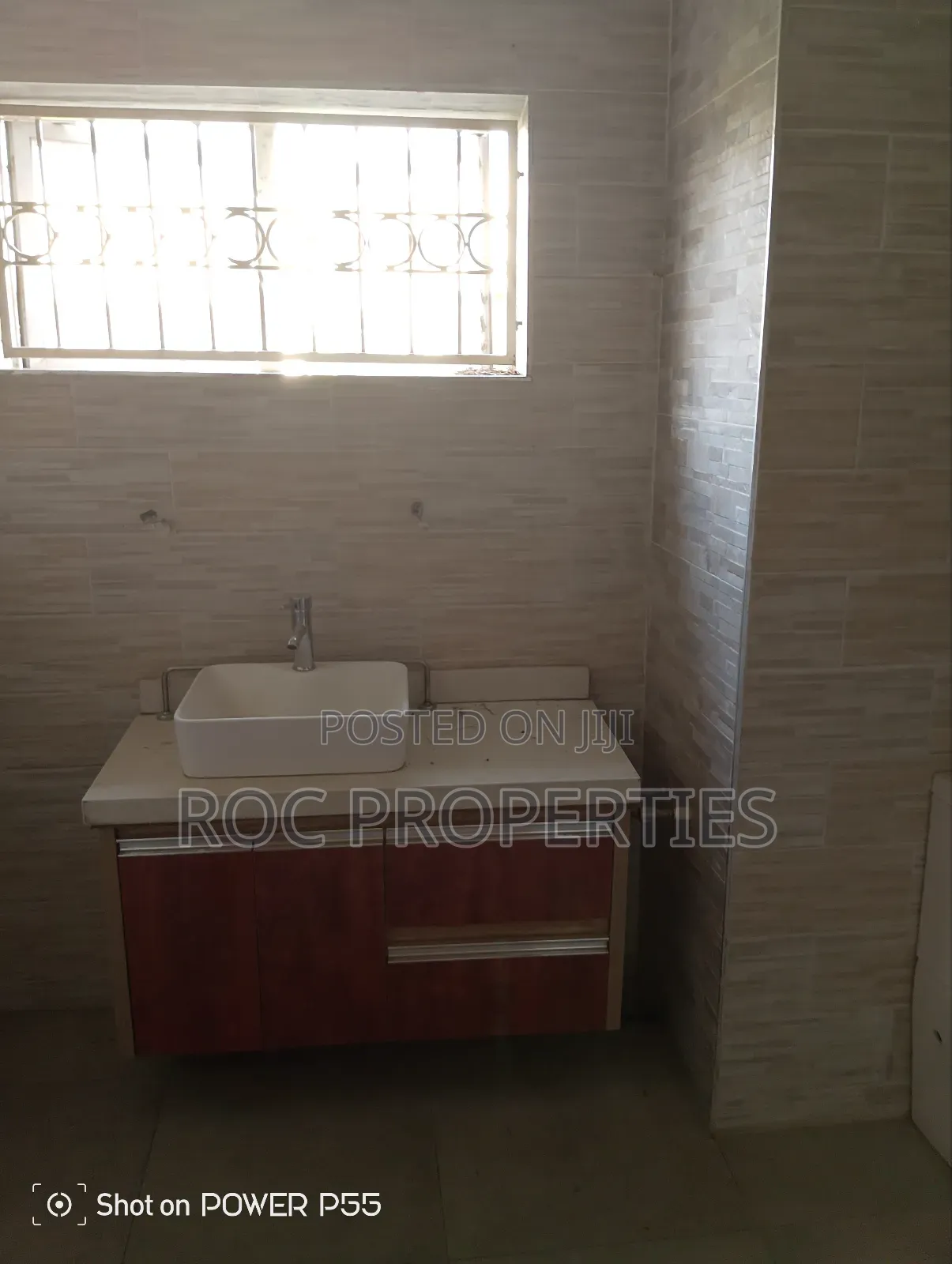 6bdrm Duplex in Brains And Hammer, Kaura for rent