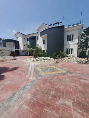 Club Space Comercial House for Rent