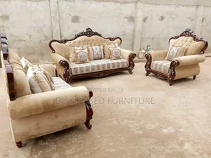 Rroyal Settees