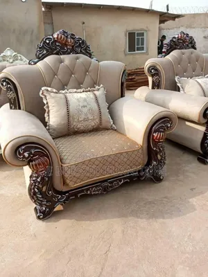 Rroyal Settees