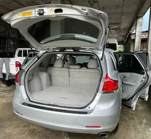 Toyota Venza AWD 2011 Silver