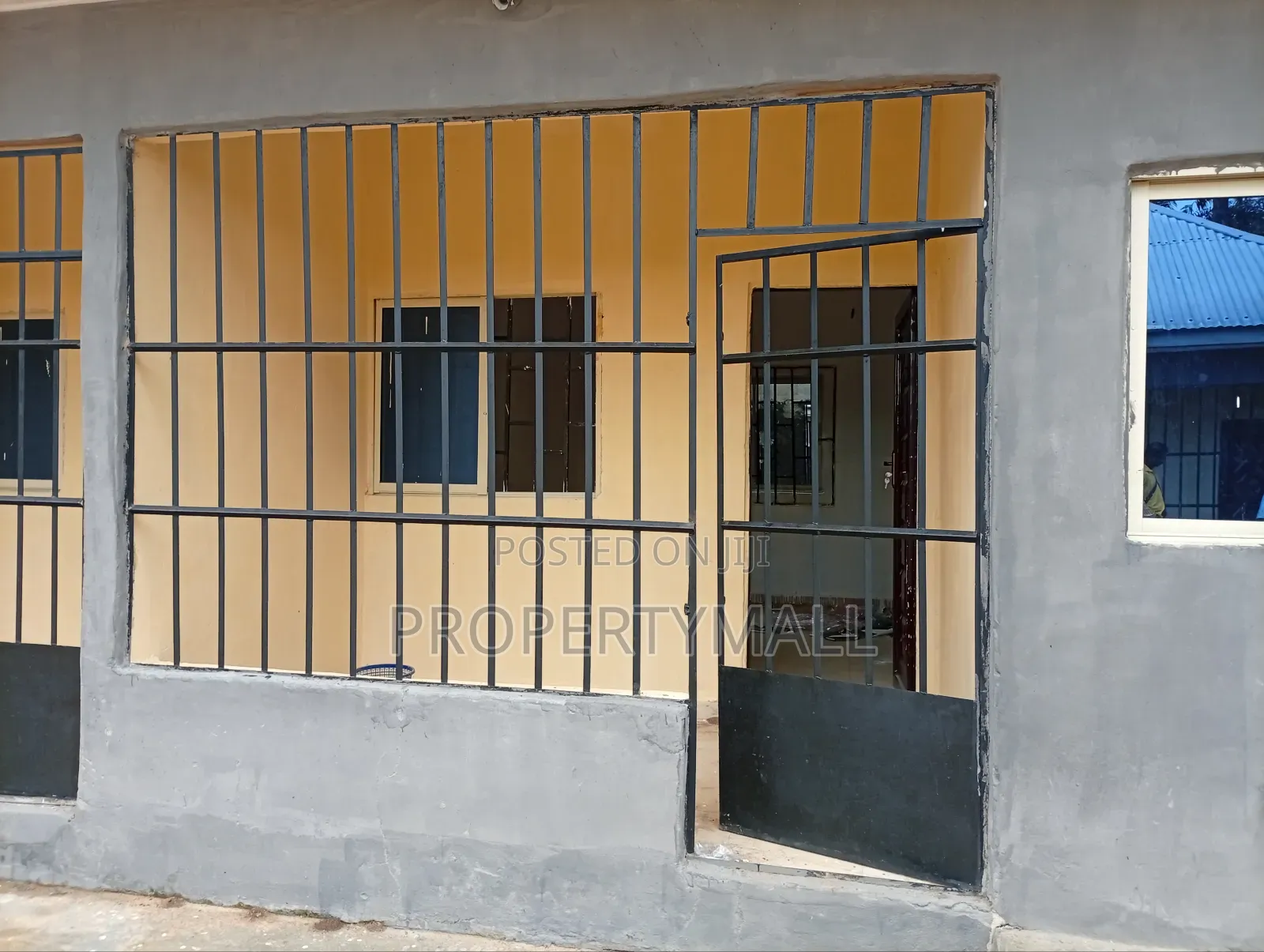 Self Contain With Burglary to Let
