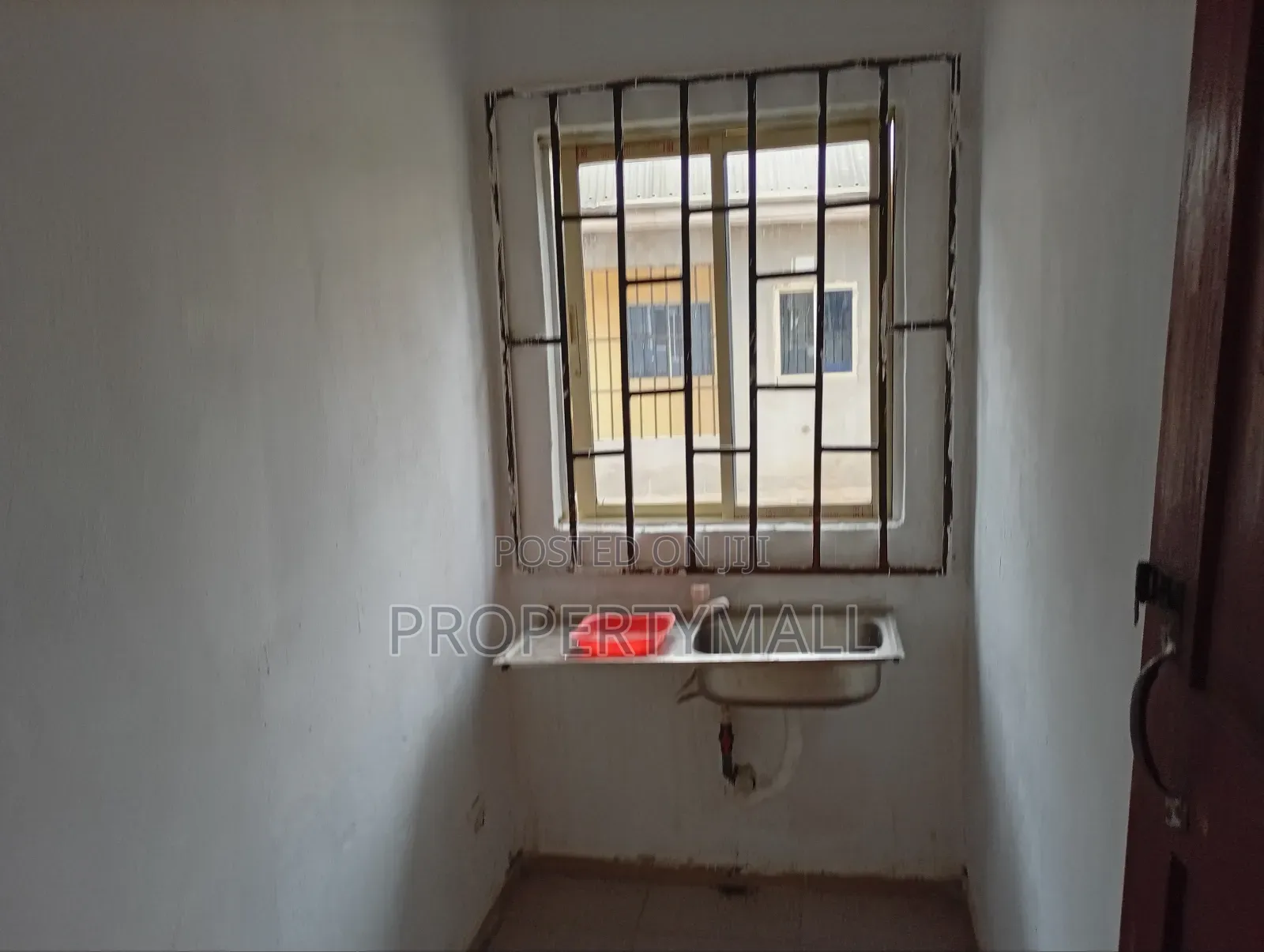 Self Contain With Burglary to Let