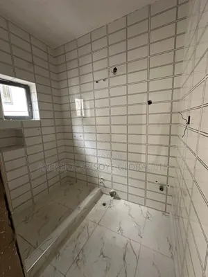 4bdrm Duplex in Close To Lifecamp for rent