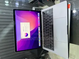 Laptop Apple MacBook Pro 2017 16GB Intel Core i7 SSD 512GB