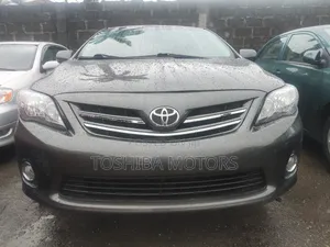 Toyota Corolla LE Special Edition 4dr Sedan (1.8L 4cyl 4A) 2013 Gray