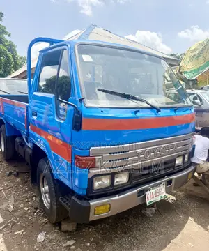 Toyota Dyna 200 Six Tyres Normal Bucket