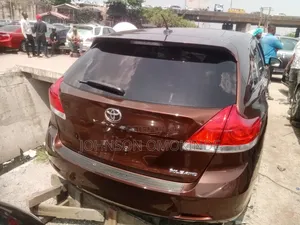 Toyota Venza V6 AWD 2010 Brown