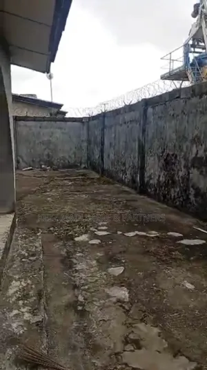 8bdrm Bungalow in Near Halibuton Trans, Port-Harcourt for rent