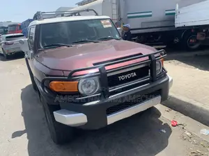 Toyota FJ Cruiser 4x4 Automatic 2012 Red