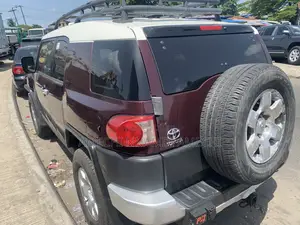 Toyota FJ Cruiser 4x4 Automatic 2012 Red