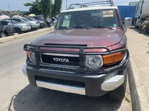 Toyota FJ Cruiser 4x4 Automatic 2012 Red