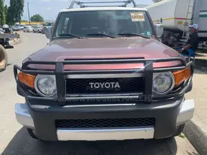Toyota FJ Cruiser 4x4 Automatic 2012 Red