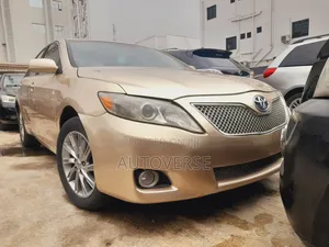Toyota Camry LE 4dr Sedan (2.5L 4cyl 6AM) 2010 Gold