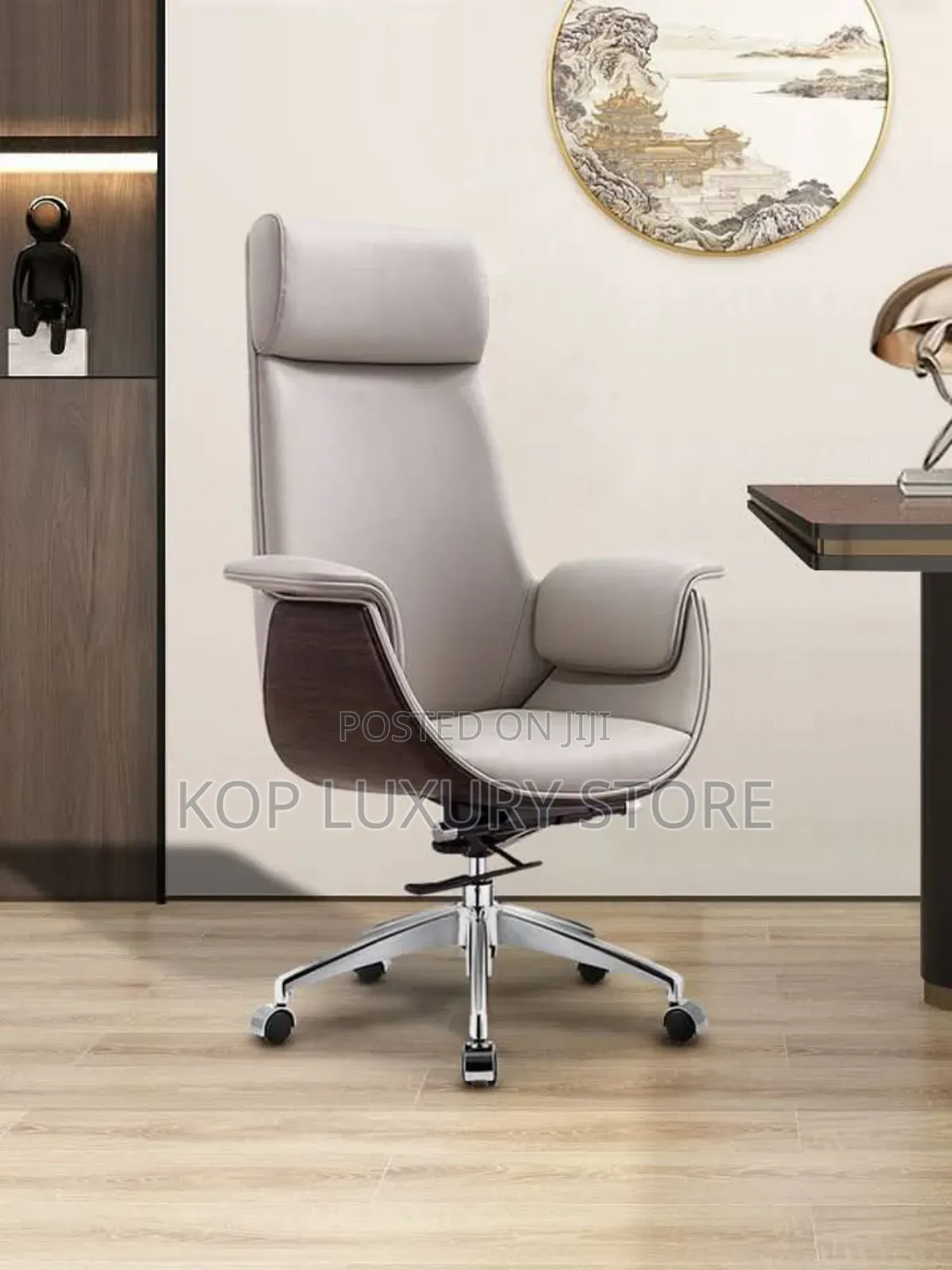 Quality Executive Leather Swivel Office Chair.