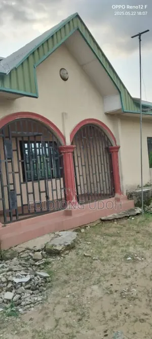 4bdrm Bungalow in New Stadium Road, for sale