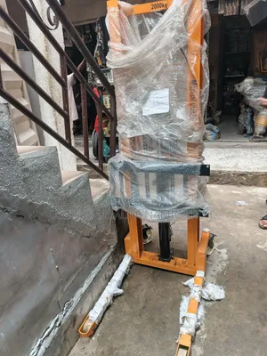 2tons Heavy-Duty Manual Forklift Hydraulic Stacker