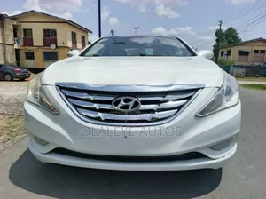 Photo - Hyundai Sonata Limited Sedan FWD (2.4L 4cyl 6A) 2012 White