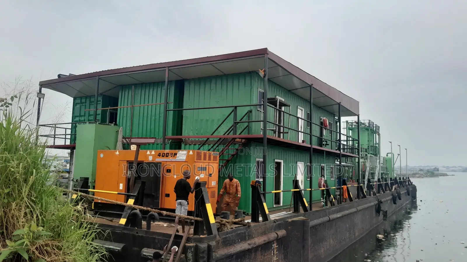 38 Man Houseboat