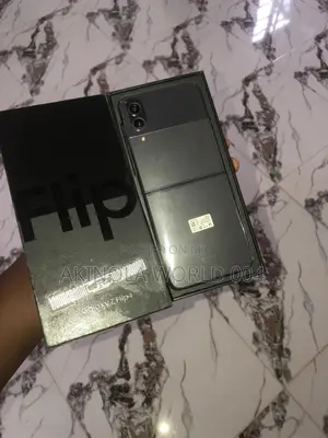 New Samsung Galaxy Z Flip4 128 GB Black